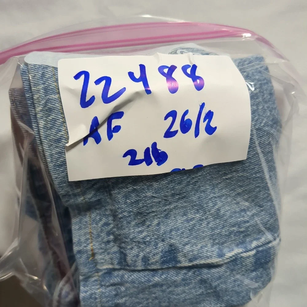 Abercrombie & Fitch The 90s Relaxed Jean High Rise Light Wash Blue Denim 26/2 - Picture 12 of 12